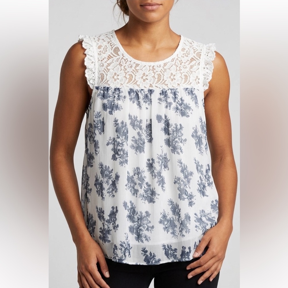 Bellambra Made in‎ Italy Women's Silk and Lace White Blue floral Top Size M